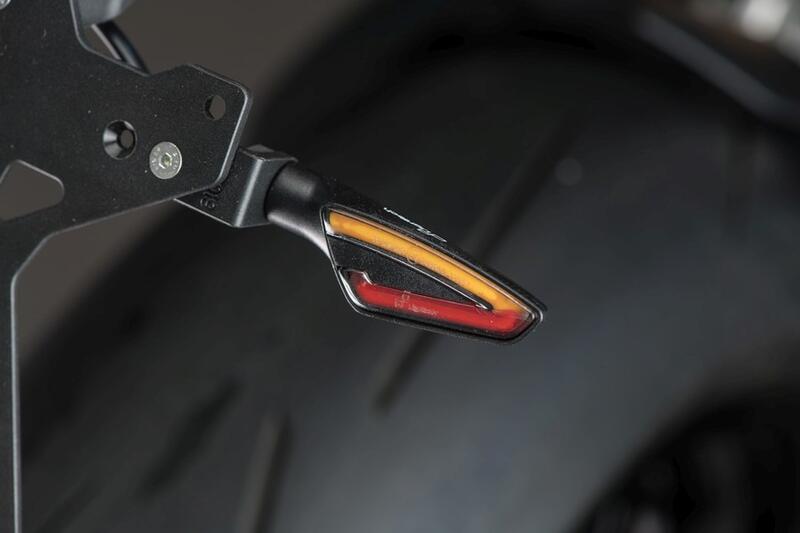 Frecce + luce rossa posteriore  + luce stop( Coppia Indicatori Di Direzione Omologati  E....) Naturale